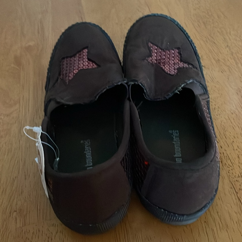 No boundaries brown suede slip ons with red sequin stars - Picture 5 of 8
